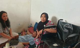 Warga Pasar Minggu Jaksel Dapat Kursi Roda dari Kabaharkam Polri